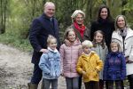 Alphen aan de Rijn 10 november 2021
Prinses Irene opent de Nationale Boomfeestdag. Samen met haar zoon prins Carlos, haar dochter prinses Margarita, schoondochter Viktoria en kleinkinderen plantte ze een Levensboom (een populier) in haar eigen Prinses IreneBos. Sterre Koning trad op .