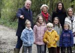 Alphen aan de Rijn 10 november 2021
Prinses Irene opent de Nationale Boomfeestdag. Samen met haar zoon prins Carlos, haar dochter prinses Margarita, schoondochter Viktoria en kleinkinderen plantte ze een Levensboom (een populier) in haar eigen Prinses IreneBos. Sterre Koning trad op .