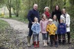 Alphen aan de Rijn 10 november 2021
Prinses Irene opent de Nationale Boomfeestdag. Samen met haar zoon prins Carlos, haar dochter prinses Margarita, schoondochter Viktoria en kleinkinderen plantte ze een Levensboom (een populier) in haar eigen Prinses IreneBos. Sterre Koning trad op .