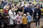 Alphen aan de Rijn 10 november 2021
Prinses Irene opent de Nationale Boomfeestdag. Samen met haar zoon prins Carlos, haar dochter prinses Margarita, schoondochter Viktoria en kleinkinderen plantte ze een Levensboom (een populier) in haar eigen Prinses IreneBos. Sterre Koning trad op .