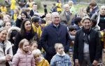 Alphen aan de Rijn 10 november 2021
Prinses Irene opent de Nationale Boomfeestdag. Samen met haar zoon prins Carlos, haar dochter prinses Margarita, schoondochter Viktoria en kleinkinderen plantte ze een Levensboom (een populier) in haar eigen Prinses IreneBos. Sterre Koning trad op .