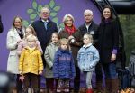 Alphen aan de Rijn 10 november 2021
Prinses Irene opent de Nationale Boomfeestdag. Samen met haar zoon prins Carlos, haar dochter prinses Margarita, schoondochter Viktoria en kleinkinderen plantte ze een Levensboom (een populier) in haar eigen Prinses IreneBos. Sterre Koning trad op .