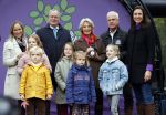 Alphen aan de Rijn 10 november 2021
Prinses Irene opent de Nationale Boomfeestdag. Samen met haar zoon prins Carlos, haar dochter prinses Margarita, schoondochter Viktoria en kleinkinderen plantte ze een Levensboom (een populier) in haar eigen Prinses IreneBos. Sterre Koning trad op .