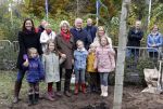 Alphen aan de Rijn 10 november 2021
Prinses Irene opent de Nationale Boomfeestdag. Samen met haar zoon prins Carlos, haar dochter prinses Margarita, schoondochter Viktoria en kleinkinderen plantte ze een Levensboom (een populier) in haar eigen Prinses IreneBos. Sterre Koning trad op .