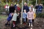 Alphen aan de Rijn 10 november 2021
Prinses Irene opent de Nationale Boomfeestdag. Samen met haar zoon prins Carlos, haar dochter prinses Margarita, schoondochter Viktoria en kleinkinderen plantte ze een Levensboom (een populier) in haar eigen Prinses IreneBos. Sterre Koning trad op .