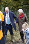 Alphen aan de Rijn 10 november 2021
Prinses Irene opent de Nationale Boomfeestdag. Samen met haar zoon prins Carlos, haar dochter prinses Margarita, schoondochter Viktoria en kleinkinderen plantte ze een Levensboom (een populier) in haar eigen Prinses IreneBos. Sterre Koning trad op .