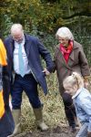 Alphen aan de Rijn 10 november 2021
Prinses Irene opent de Nationale Boomfeestdag. Samen met haar zoon prins Carlos, haar dochter prinses Margarita, schoondochter Viktoria en kleinkinderen plantte ze een Levensboom (een populier) in haar eigen Prinses IreneBos. Sterre Koning trad op .