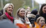 Alphen aan de Rijn 10 november 2021
Prinses Irene opent de Nationale Boomfeestdag. Samen met haar zoon prins Carlos, haar dochter prinses Margarita, schoondochter Viktoria en kleinkinderen plantte ze een Levensboom (een populier) in haar eigen Prinses IreneBos. Sterre Koning trad op .