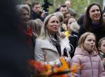 Alphen aan de Rijn 10 november 2021
Prinses Irene opent de Nationale Boomfeestdag. Samen met haar zoon prins Carlos, haar dochter prinses Margarita, schoondochter Viktoria en kleinkinderen plantte ze een Levensboom (een populier) in haar eigen Prinses IreneBos. Sterre Koning trad op .