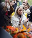 Alphen aan de Rijn 10 november 2021
Prinses Irene opent de Nationale Boomfeestdag. Samen met haar zoon prins Carlos, haar dochter prinses Margarita, schoondochter Viktoria en kleinkinderen plantte ze een Levensboom (een populier) in haar eigen Prinses IreneBos. Sterre Koning trad op .