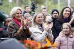 Alphen aan de Rijn 10 november 2021
Prinses Irene opent de Nationale Boomfeestdag. Samen met haar zoon prins Carlos, haar dochter prinses Margarita, schoondochter Viktoria en kleinkinderen plantte ze een Levensboom (een populier) in haar eigen Prinses IreneBos. Sterre Koning trad op .