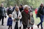 Alphen aan de Rijn 10 november 2021
Prinses Irene opent de Nationale Boomfeestdag. Samen met haar zoon prins Carlos, haar dochter prinses Margarita, schoondochter Viktoria en kleinkinderen plantte ze een Levensboom (een populier) in haar eigen Prinses IreneBos. Sterre Koning trad op .
