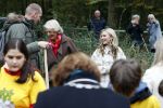 Alphen aan de Rijn 10 november 2021
Prinses Irene opent de Nationale Boomfeestdag. Samen met haar zoon prins Carlos, haar dochter prinses Margarita, schoondochter Viktoria en kleinkinderen plantte ze een Levensboom (een populier) in haar eigen Prinses IreneBos. Sterre Koning trad op .