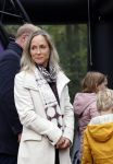 Alphen aan de Rijn 10 november 2021
Prinses Irene opent de Nationale Boomfeestdag. Samen met haar zoon prins Carlos, haar dochter prinses Margarita, schoondochter Viktoria en kleinkinderen plantte ze een Levensboom (een populier) in haar eigen Prinses IreneBos. Sterre Koning trad op .