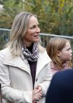 Alphen aan de Rijn 10 november 2021
Prinses Irene opent de Nationale Boomfeestdag. Samen met haar zoon prins Carlos, haar dochter prinses Margarita, schoondochter Viktoria en kleinkinderen plantte ze een Levensboom (een populier) in haar eigen Prinses IreneBos. Sterre Koning trad op .