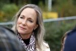 Alphen aan de Rijn 10 november 2021
Prinses Irene opent de Nationale Boomfeestdag. Samen met haar zoon prins Carlos, haar dochter prinses Margarita, schoondochter Viktoria en kleinkinderen plantte ze een Levensboom (een populier) in haar eigen Prinses IreneBos. Sterre Koning trad op .