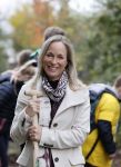 Alphen aan de Rijn 10 november 2021
Prinses Irene opent de Nationale Boomfeestdag. Samen met haar zoon prins Carlos, haar dochter prinses Margarita, schoondochter Viktoria en kleinkinderen plantte ze een Levensboom (een populier) in haar eigen Prinses IreneBos. Sterre Koning trad op .