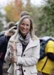 Alphen aan de Rijn 10 november 2021
Prinses Irene opent de Nationale Boomfeestdag. Samen met haar zoon prins Carlos, haar dochter prinses Margarita, schoondochter Viktoria en kleinkinderen plantte ze een Levensboom (een populier) in haar eigen Prinses IreneBos. Sterre Koning trad op .
