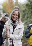 Alphen aan de Rijn 10 november 2021
Prinses Irene opent de Nationale Boomfeestdag. Samen met haar zoon prins Carlos, haar dochter prinses Margarita, schoondochter Viktoria en kleinkinderen plantte ze een Levensboom (een populier) in haar eigen Prinses IreneBos. Sterre Koning trad op .