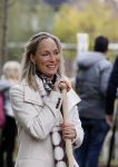 Alphen aan de Rijn 10 november 2021
Prinses Irene opent de Nationale Boomfeestdag. Samen met haar zoon prins Carlos, haar dochter prinses Margarita, schoondochter Viktoria en kleinkinderen plantte ze een Levensboom (een populier) in haar eigen Prinses IreneBos. Sterre Koning trad op .