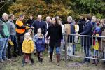 Alphen aan de Rijn 10 november 2021
Prinses Irene opent de Nationale Boomfeestdag. Samen met haar zoon prins Carlos, haar dochter prinses Margarita, schoondochter Viktoria en kleinkinderen plantte ze een Levensboom (een populier) in haar eigen Prinses IreneBos. Sterre Koning trad op .