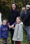 Alphen aan de Rijn 10 november 2021
Prinses Irene opent de Nationale Boomfeestdag. Samen met haar zoon prins Carlos, haar dochter prinses Margarita, schoondochter Viktoria en kleinkinderen plantte ze een Levensboom (een populier) in haar eigen Prinses IreneBos. Sterre Koning trad op .