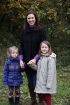 Alphen aan de Rijn 10 november 2021
Prinses Irene opent de Nationale Boomfeestdag. Samen met haar zoon prins Carlos, haar dochter prinses Margarita, schoondochter Viktoria en kleinkinderen plantte ze een Levensboom (een populier) in haar eigen Prinses IreneBos. Sterre Koning trad op .