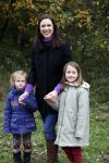 Alphen aan de Rijn 10 november 2021
Prinses Irene opent de Nationale Boomfeestdag. Samen met haar zoon prins Carlos, haar dochter prinses Margarita, schoondochter Viktoria en kleinkinderen plantte ze een Levensboom (een populier) in haar eigen Prinses IreneBos. Sterre Koning trad op .