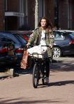 Amsterdam 22 september 2021
Quinty Trustfull op haar electrische van Moof fiets.