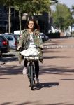 Amsterdam 22 september 2021
Quinty Trustfull op haar electrische van Moof fiets.