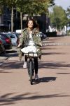 Amsterdam 22 september 2021
Quinty Trustfull op haar electrische van Moof fiets.