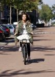 Amsterdam 22 september 2021
Quinty Trustfull op haar electrische van Moof fiets.