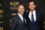 Amsterdam 1 november 2021
Premiere alles op tafel in het deLamar theater.
Ramon Mesman met een kennis
