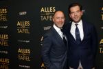 Amsterdam 1 november 2021
Premiere alles op tafel in het deLamar theater.
Ramon Mesman met een kennis