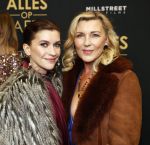 Amsterdam 1 november 2021
Premiere alles op tafel in het deLamar theater.
Saskia Noort en dochter Julia Schellekens