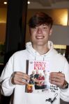 Hilversum 20 oktober 2021
Boek presentatie Irma Knol met haar zoons Milan Knol Enzo Knol en Sjen Knol