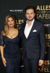 Amsterdam 1 november 2021
Premiere alles op tafel in het deLamar theater.
Stephanie Tency met partner