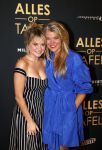 Amsterdam 1 november 2021
Premiere alles op tafel in het deLamar theater.
Sandra Ysbrandy en Sylvana Ijsselmuiden