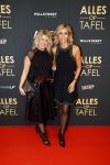 Amsterdam 1 november 2021
Premiere alles op tafel in het deLamar theater.
Wendy v Dijk kwam met goede vriendin Claudia de Bruijn