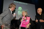 Amsterdam 24 oktober 2021
Willeke Alberti krijgt de blijvend applaus prijs in de kleine  Komedie. Zoon Johnny de Mol is ook aanwezig.