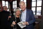 Amsterdam 24 oktober 2021
Willeke Alberti krijgt de blijvend applaus prijs in de kleine  Komedie. Zoon Johnny de Mol is ook aanwezig. Willeke met Andre v Duin
