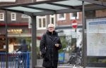 Amsterdam 2 november 2021
Wim Nijkamp de partner van Joop Braakhekke wacht op de tram in Amsterdam zuid
