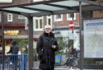 Amsterdam 2 november 2021
Wim Nijkamp de partner van Joop Braakhekke wacht op de tram in Amsterdam zuid