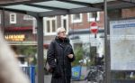 Amsterdam 2 november 2021
Wim Nijkamp de partner van Joop Braakhekke wacht op de tram in Amsterdam zuid