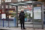 Amsterdam 2 november 2021
Wim Nijkamp de partner van Joop Braakhekke wacht op de tram in Amsterdam zuid