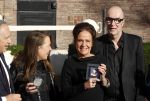 Amsterdam 5 november 2021
Slaan van Munt Herman Brood ivm 75e verjaardag. Zijn vrouw Xandra en dochters Holly Lola en Brenda  zijn natuurlijk aanwezig.