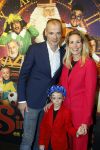 Utrecht 8 oktober 2022
Premiere de club van sinterklaas met oa Britt Dekker en Lavezzi Rutjes . Alexandra Alphenaar met man en zoon