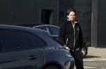 Mijdrecht Vinkeveen 30 oktober 2022
Andre Hazes zijn auto bij zijn moeder en daarna ging hij trainen in Mijdrecht en daarna op de koffie vij zijn neef Djarno Hofland in Vinkeveen.