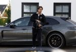 Mijdrecht Vinkeveen 30 oktober 2022
Andre Hazes zijn auto bij zijn moeder en daarna ging hij trainen in Mijdrecht en daarna op de koffie vij zijn neef Djarno Hofland in Vinkeveen.