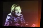 Amsterdam 17 november 2022
In theater Betty Asfalt viert Annemarie Oster haar 80e verjaardag . Ank v d Moer